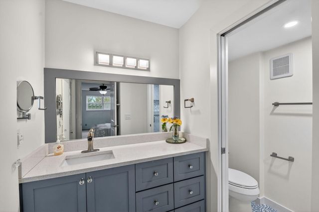 3425 Via Poinciana 403, Lake Worth, FL 33467