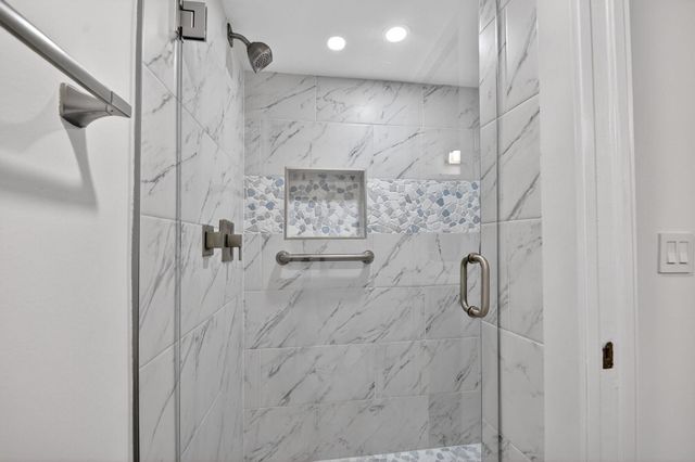 3425 Via Poinciana 403, Lake Worth, FL 33467