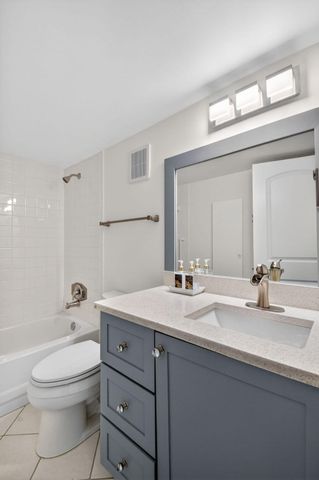 3425 Via Poinciana 403, Lake Worth, FL 33467