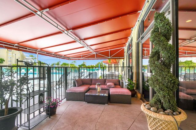 3425 Via Poinciana 403, Lake Worth, FL 33467
