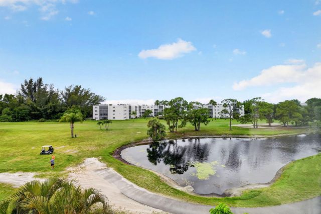 3425 Via Poinciana 403, Lake Worth, FL 33467