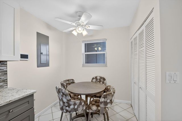 3425 Via Poinciana 403, Lake Worth, FL 33467