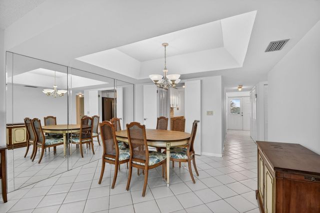 3425 Via Poinciana 403, Lake Worth, FL 33467
