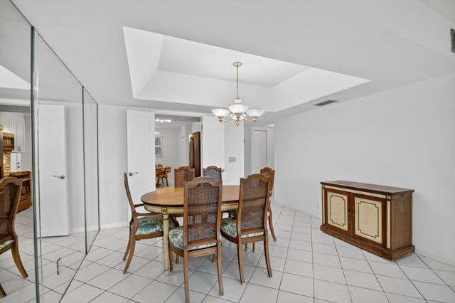 3425 Via Poinciana 403, Lake Worth, FL 33467