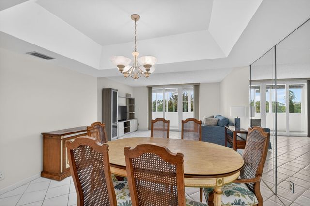 3425 Via Poinciana 403, Lake Worth, FL 33467