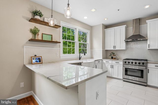 246 HART MEWS, Gaithersburg, MD 20878