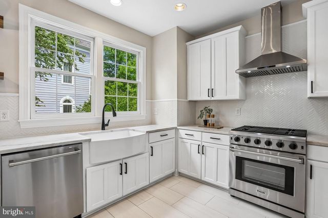 246 HART MEWS, Gaithersburg, MD 20878