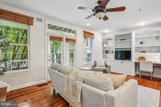 246 HART MEWS, Gaithersburg, MD 20878