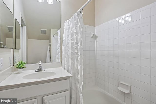 246 HART MEWS, Gaithersburg, MD 20878