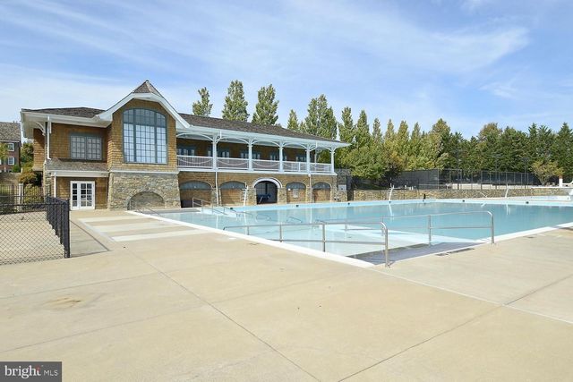 246 HART MEWS, Gaithersburg, MD 20878