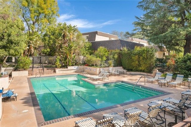 6121 Shoup Avenue 23, Woodland Hills (los Angeles), CA 91367