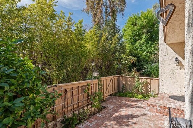 6121 Shoup Avenue 23, Woodland Hills (los Angeles), CA 91367