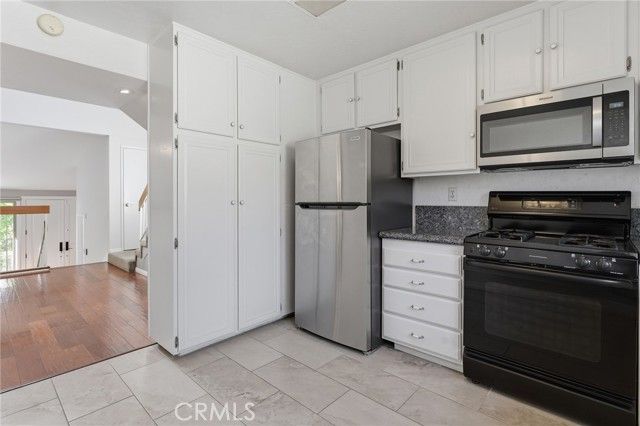 6121 Shoup Avenue 23, Woodland Hills (los Angeles), CA 91367