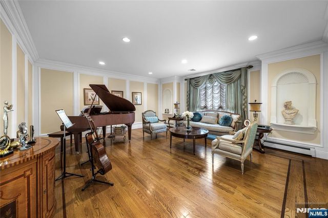 21 Priscilla Lane, Englewood Cliffs, NJ 07632