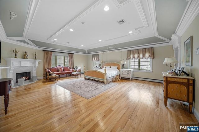 21 Priscilla Lane, Englewood Cliffs, NJ 07632