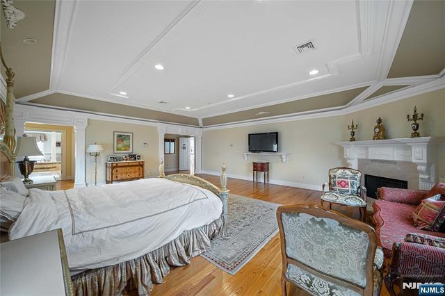 21 Priscilla Lane, Englewood Cliffs, NJ 07632