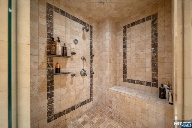 21 Priscilla Lane, Englewood Cliffs, NJ 07632