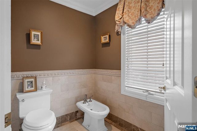 21 Priscilla Lane, Englewood Cliffs, NJ 07632