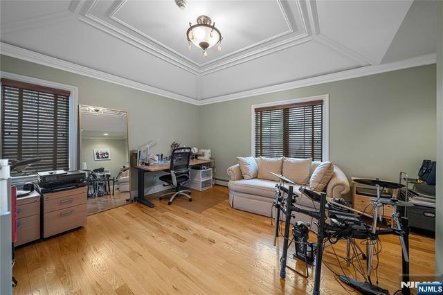 21 Priscilla Lane, Englewood Cliffs, NJ 07632