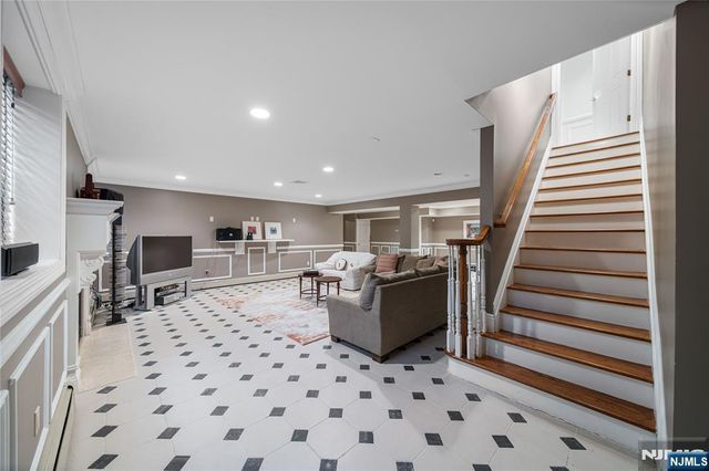 21 Priscilla Lane, Englewood Cliffs, NJ 07632