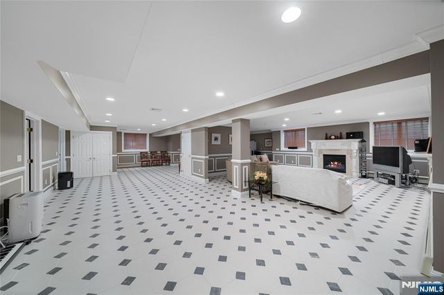 21 Priscilla Lane, Englewood Cliffs, NJ 07632