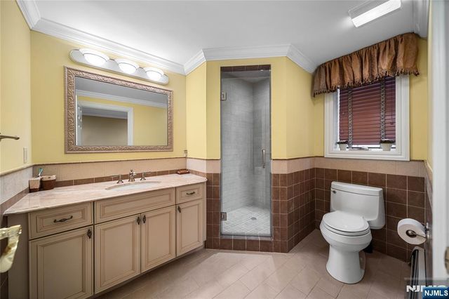 21 Priscilla Lane, Englewood Cliffs, NJ 07632