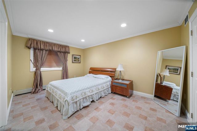 21 Priscilla Lane, Englewood Cliffs, NJ 07632