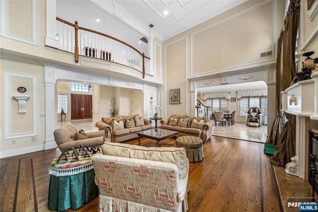 21 Priscilla Lane, Englewood Cliffs, NJ 07632