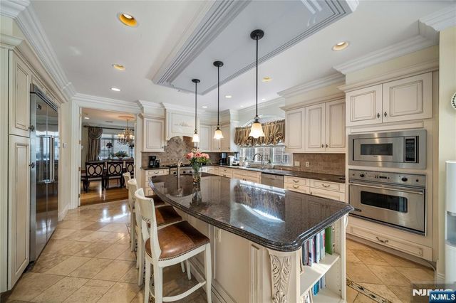 21 Priscilla Lane, Englewood Cliffs, NJ 07632