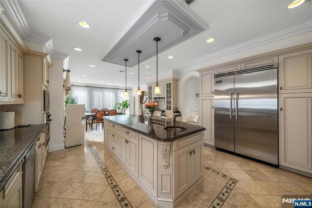 21 Priscilla Lane, Englewood Cliffs, NJ 07632