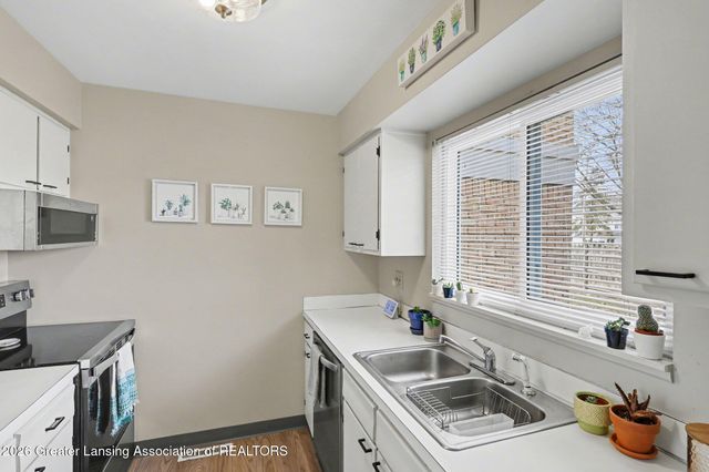 923 Trafalger Lane, East Lansing, MI 48823