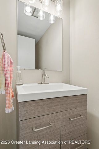 923 Trafalger Lane, East Lansing, MI 48823