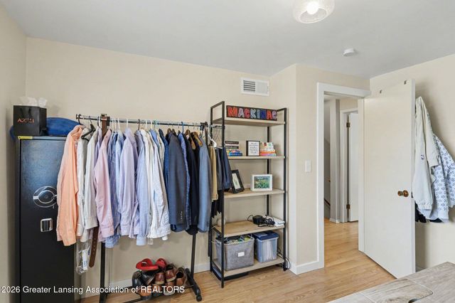 923 Trafalger Lane, East Lansing, MI 48823