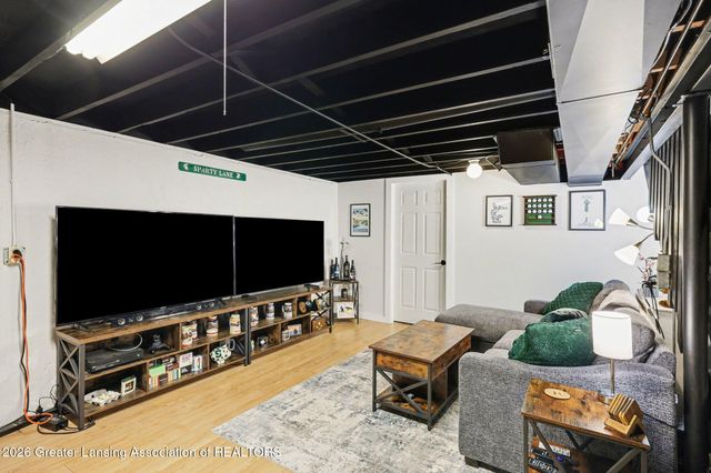 923 Trafalger Lane, East Lansing, MI 48823