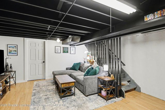 923 Trafalger Lane, East Lansing, MI 48823