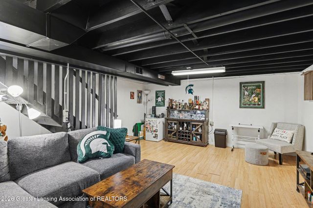 923 Trafalger Lane, East Lansing, MI 48823