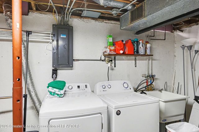 923 Trafalger Lane, East Lansing, MI 48823