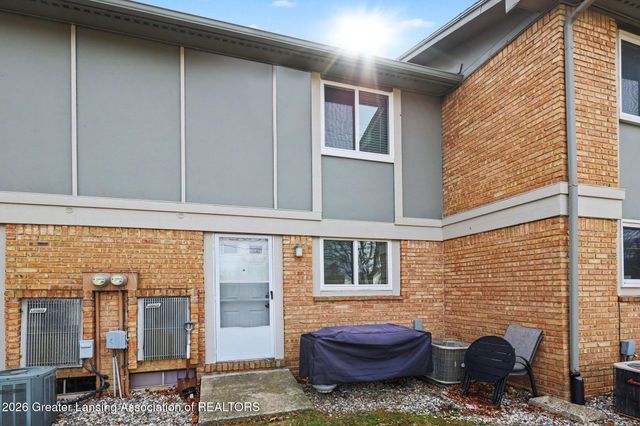 923 Trafalger Lane, East Lansing, MI 48823