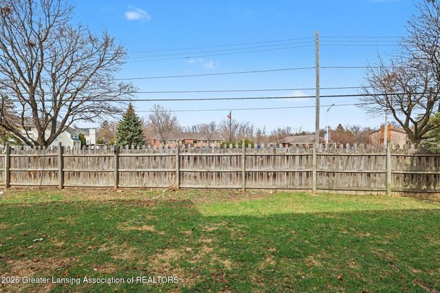 923 Trafalger Lane, East Lansing, MI 48823