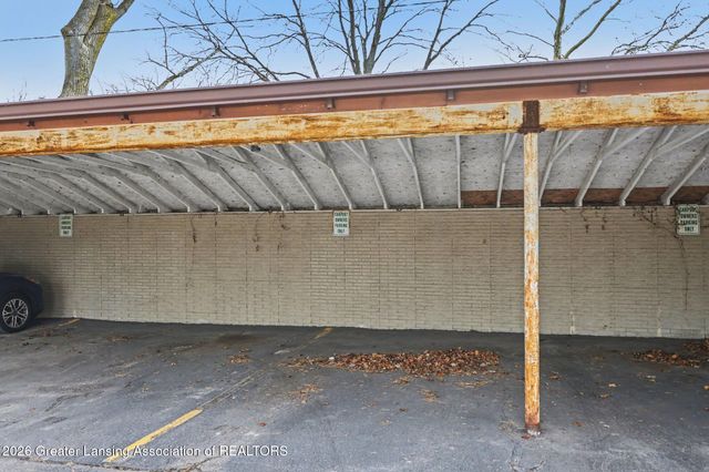 923 Trafalger Lane, East Lansing, MI 48823