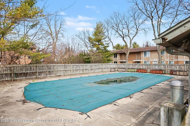 923 Trafalger Lane, East Lansing, MI 48823