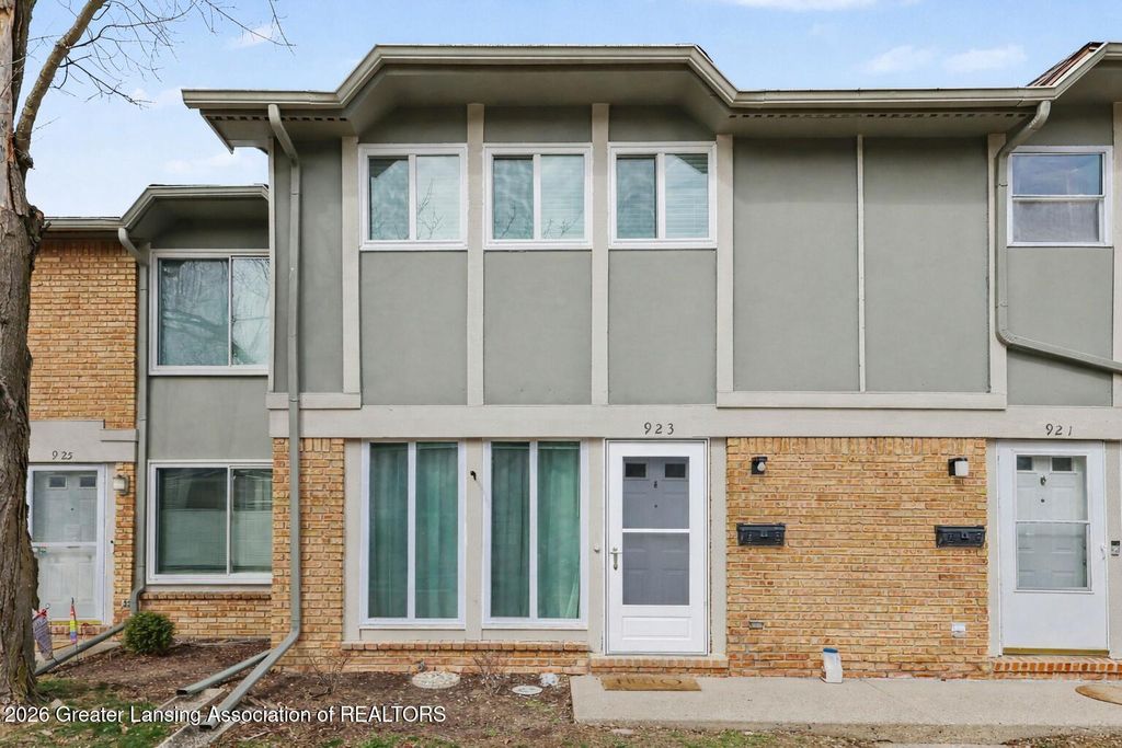 923 Trafalger Lane, East Lansing, MI 48823