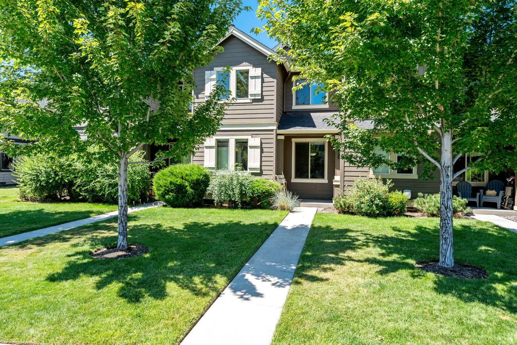 3343 SW 28th Street, Redmond, OR 97756