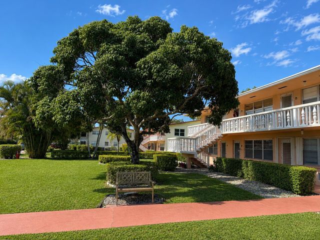 67 Camden C, West Palm Beach, FL 33417