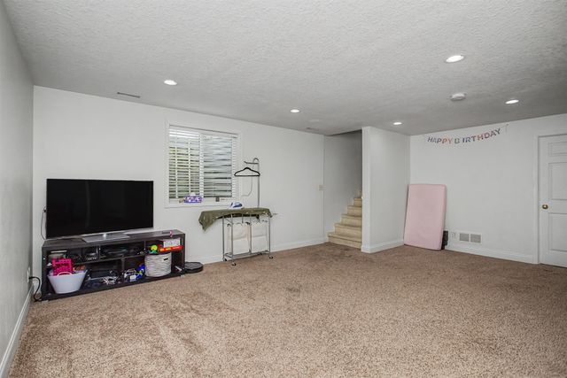 2755 Somerset Drive, Ames, IA 50010