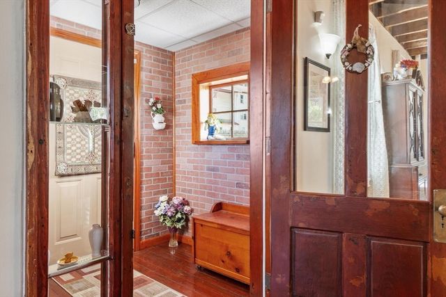 28 Lakewood St, Worcester, MA 01603