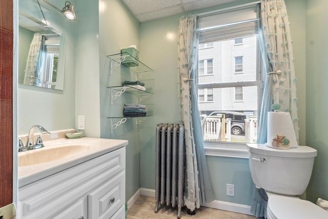 28 Lakewood St, Worcester, MA 01603