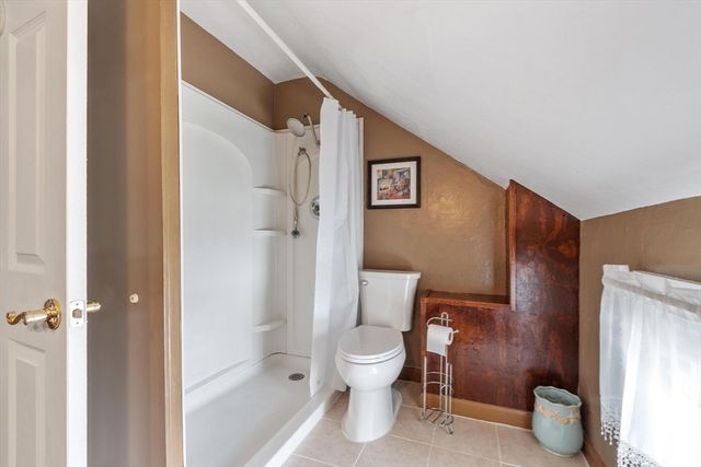28 Lakewood St, Worcester, MA 01603