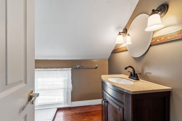 28 Lakewood St, Worcester, MA 01603