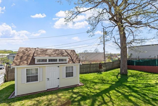 28 Lakewood St, Worcester, MA 01603